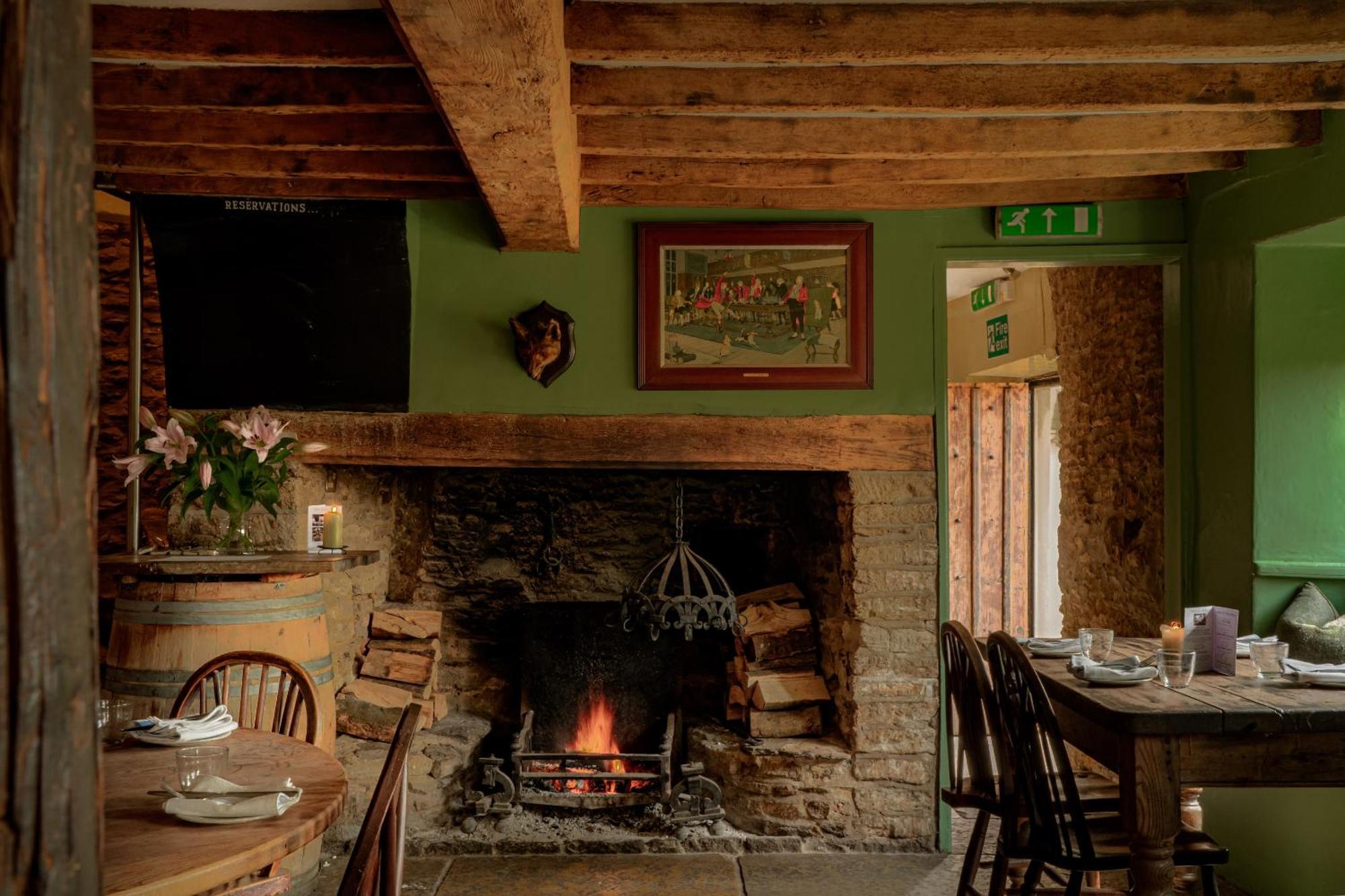The Bell Inn Lechlade Exterior foto